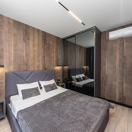 Апартаменти Метро Вирлиця Kiew Exterior foto