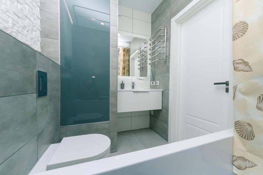 Апартаменти Метро Вирлиця Kiew Exterior foto