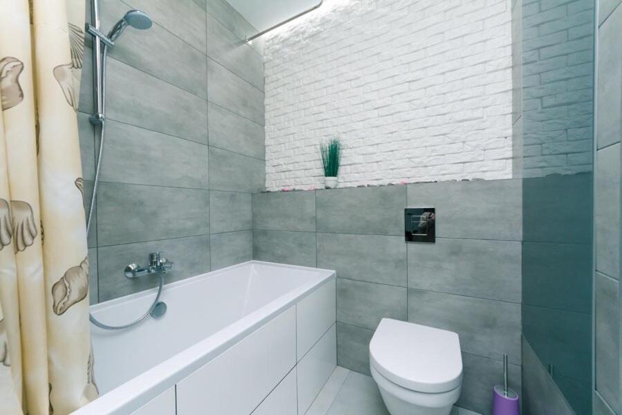 Апартаменти Метро Вирлиця Kiew Exterior foto