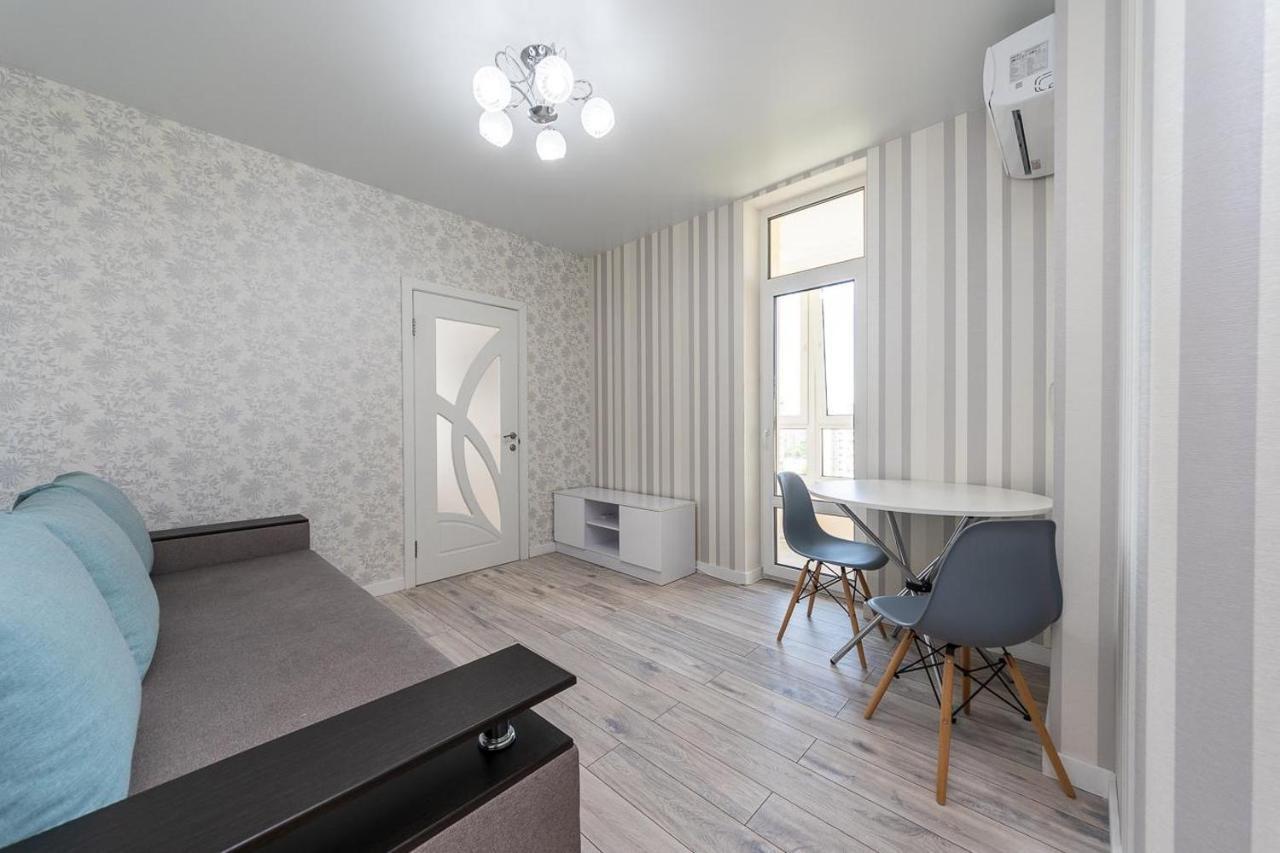 Апартаменти Метро Вирлиця Kiew Exterior foto