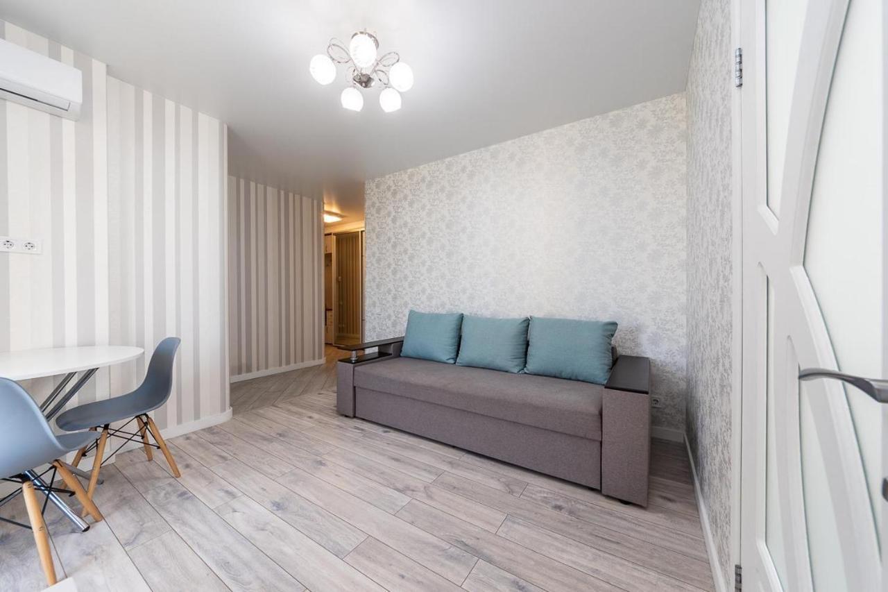 Апартаменти Метро Вирлиця Kiew Exterior foto
