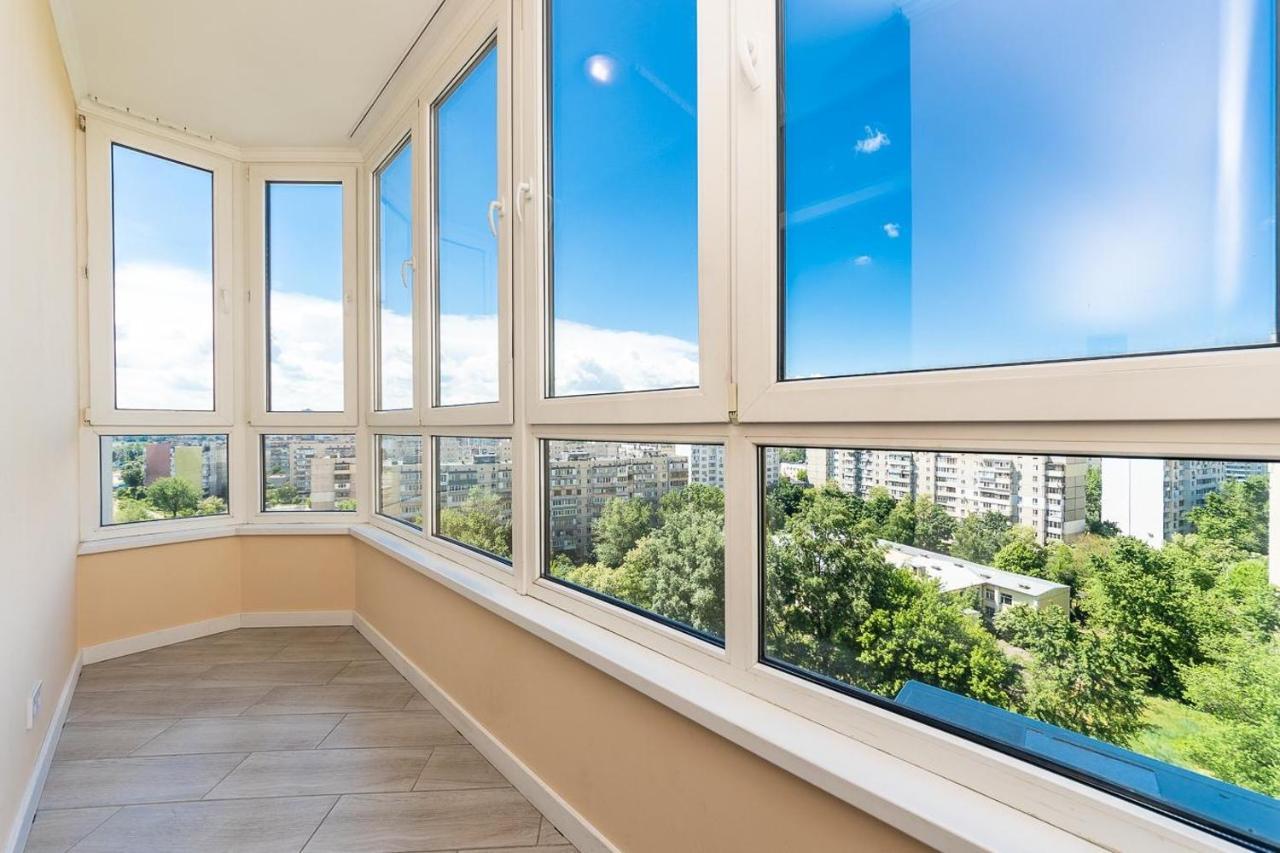 Апартаменти Метро Вирлиця Kiew Exterior foto