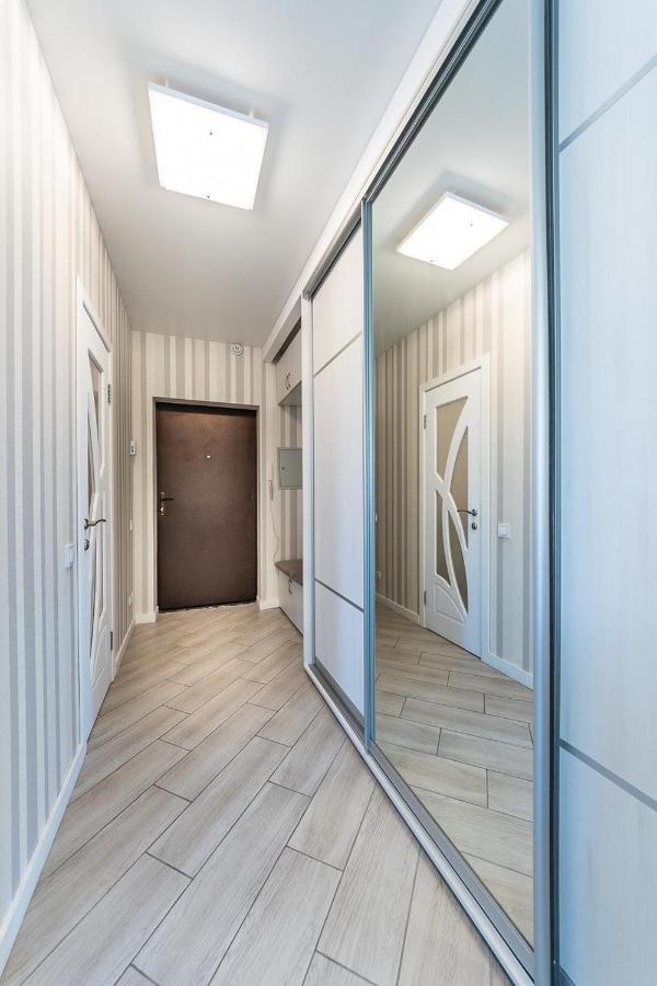 Апартаменти Метро Вирлиця Kiew Exterior foto