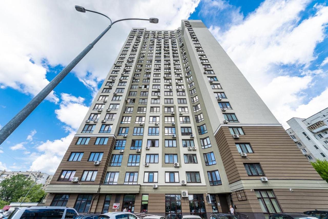 Апартаменти Метро Вирлиця Kiew Exterior foto